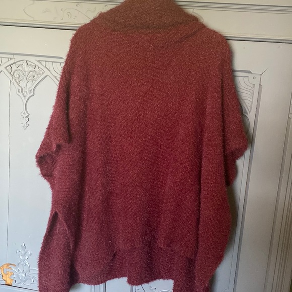 Look by M New York Fuzzy Poncho - Picture 12 of 17